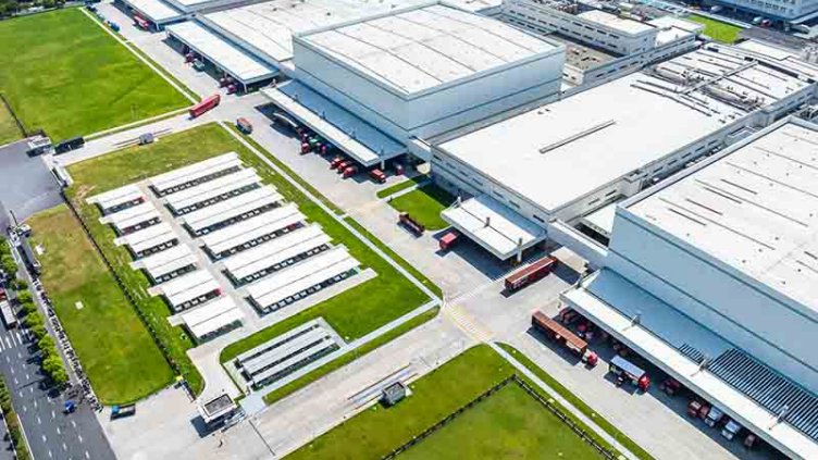 A large-scale built-to-suit facility drives demand in the final quarter of the year