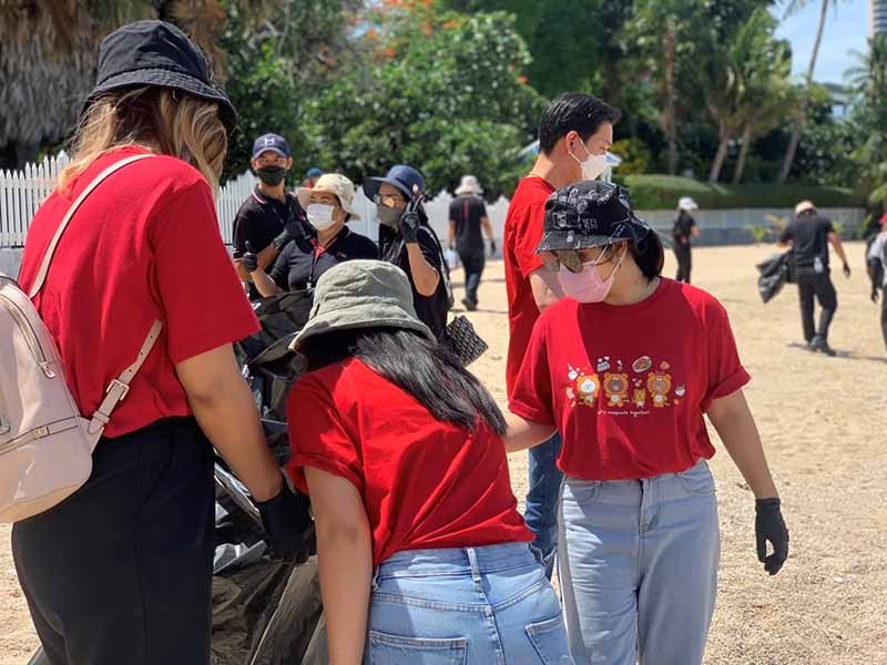 JLL employees collecting trash along a beach in Pattaya, Thailand