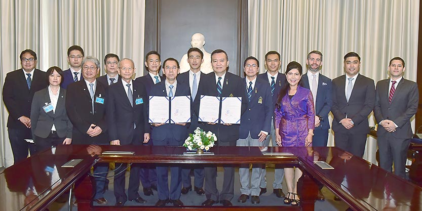 Vajiravudh College and Thai Obayashi sealed 50-years lease agreement for the college’s 6-rai site on Ploenchit Road.