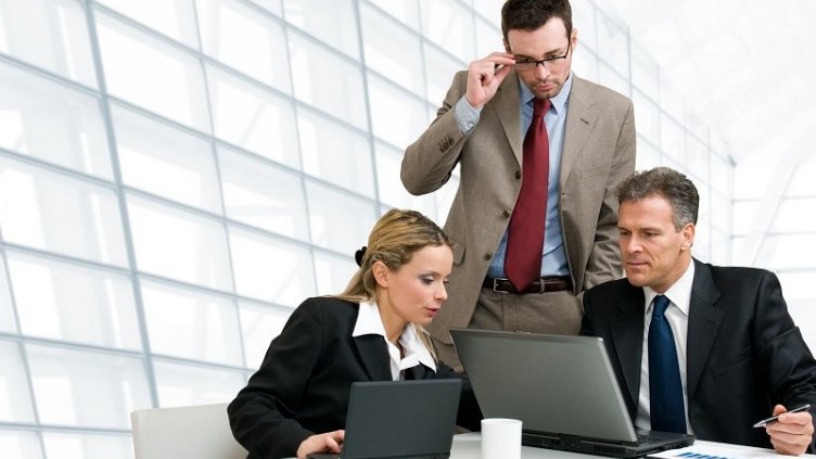 3 people(2 male and 1 female)discussing global technology strategy