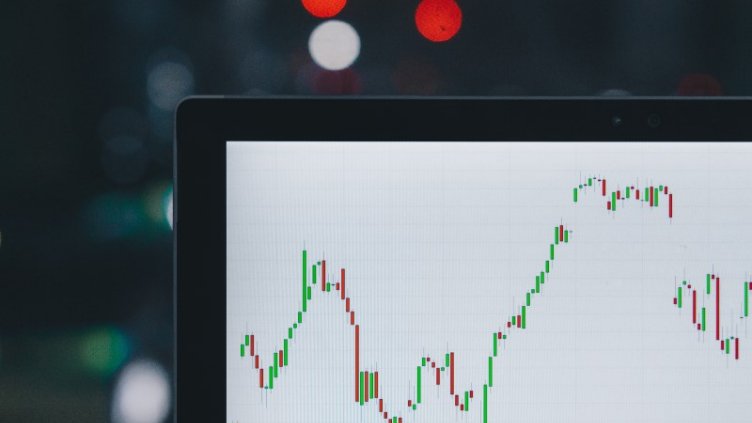 Stats of capital rate compression on computer.