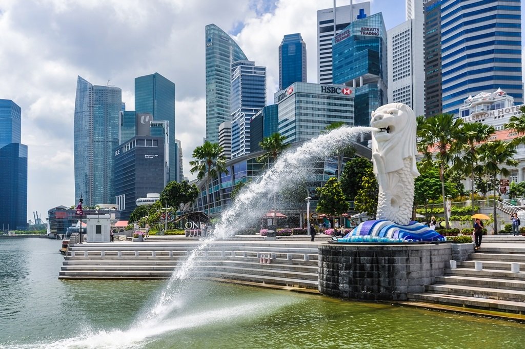 SINGAPORE - OCTOBER 29, 2012: The Lion Fountain, the symbol of the city in the city-state of Singapore; Shutterstock ID 645044452; Departmental Cost Code : 162800; Project Code: GMKT_SUP_4.9.1E; PO Number: GBLMKT/2015-082